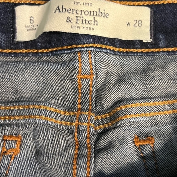 Abercrombie & Fitch Dark Denim Shorts - Size 6 (W28) - Picture 3 of 5
